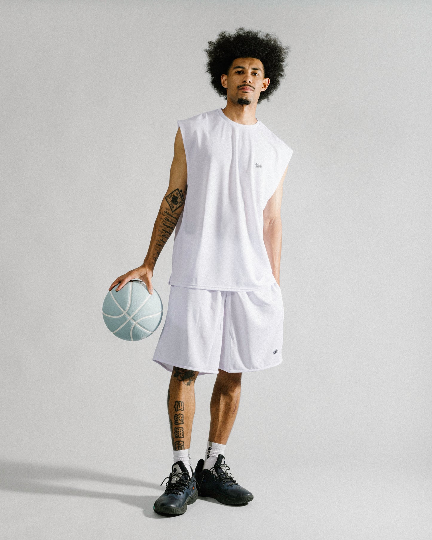 Basic Zip Shorts (white/black)