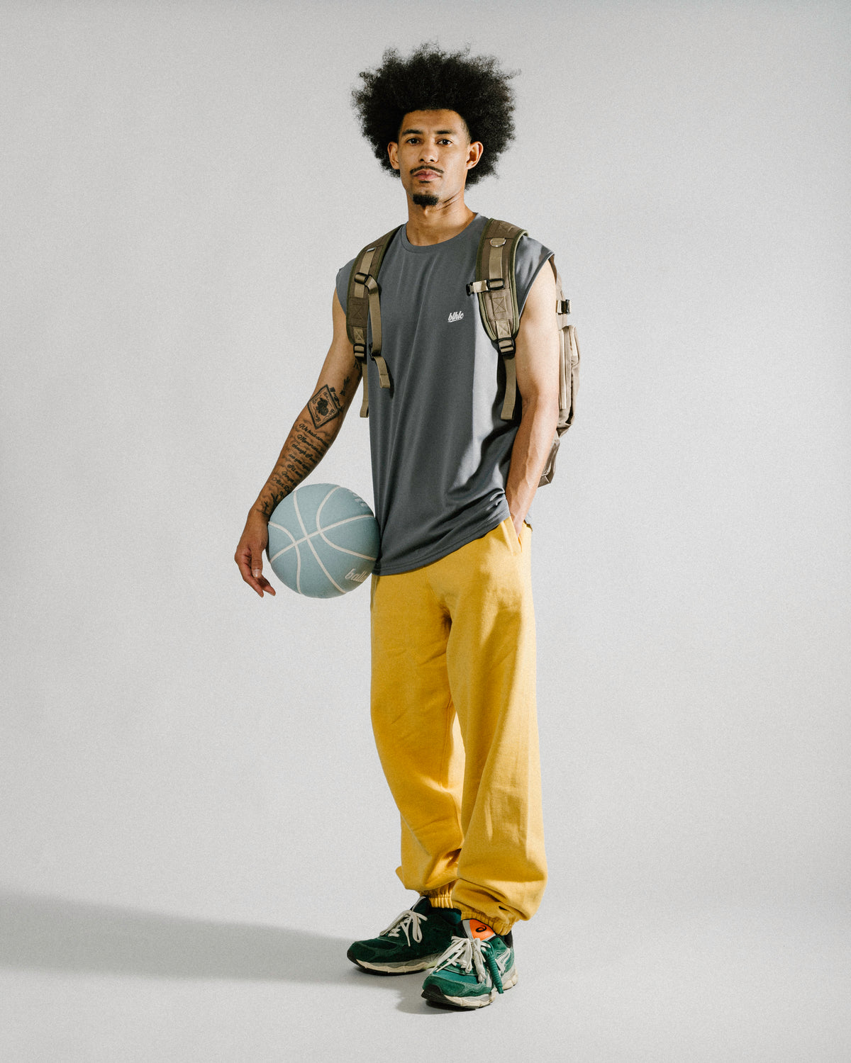 blhlc No Sleeve Tops (charcoal gray/white)